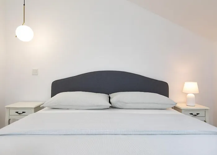 Bellmar Apartments